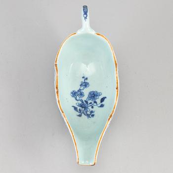 Three blue and white export porcelain service objects, Qing dynasty, Qianlong (1736-95) and a dish, late 19th century.