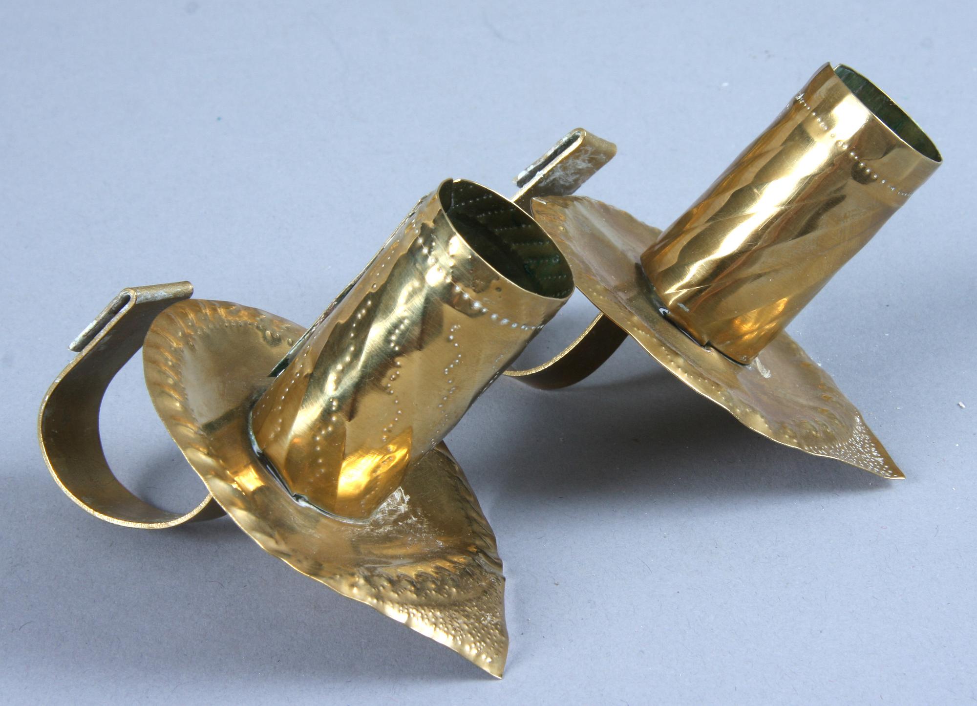 LJUSPLÅTAR, ett par, mässing, 1900-talets första hälft.