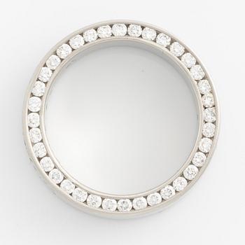 Ring platina med runda briljantslipade diamanter.