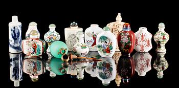 PARTI SNUSFLASKOR, 13 st. Kina, 1800/1900-tal.