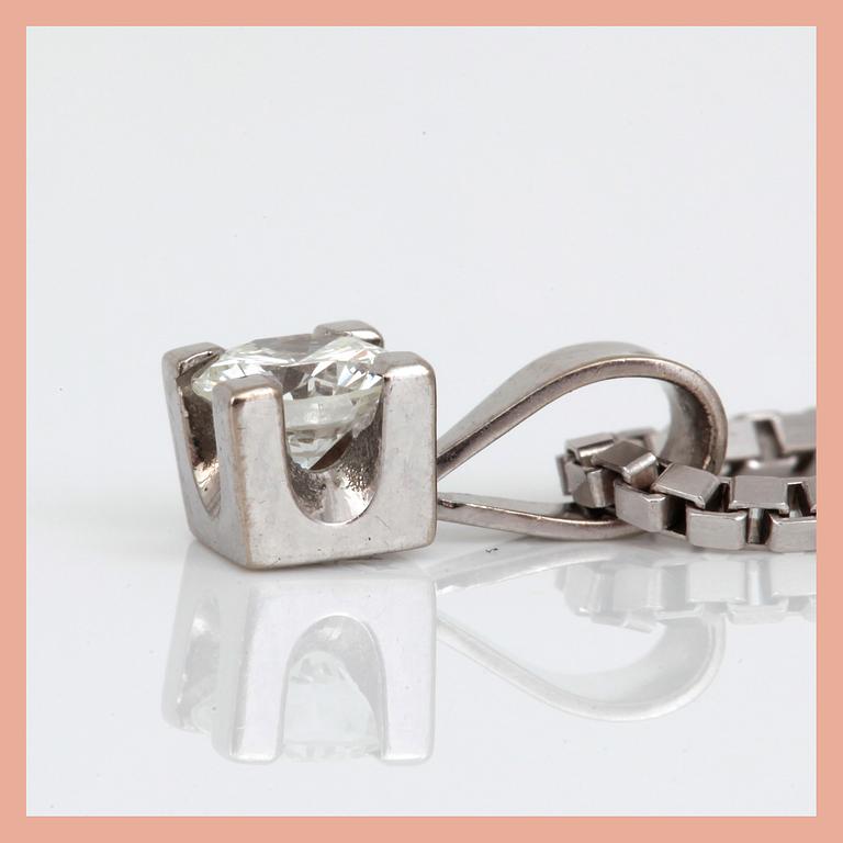 HÄNGE samt KEDJA, 18K vitguld med briljantslipad diamant ca 0,35 ct. Total vikt ca 7,68 g.