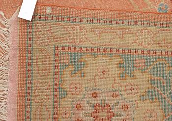 ANTIQUE USHAK.