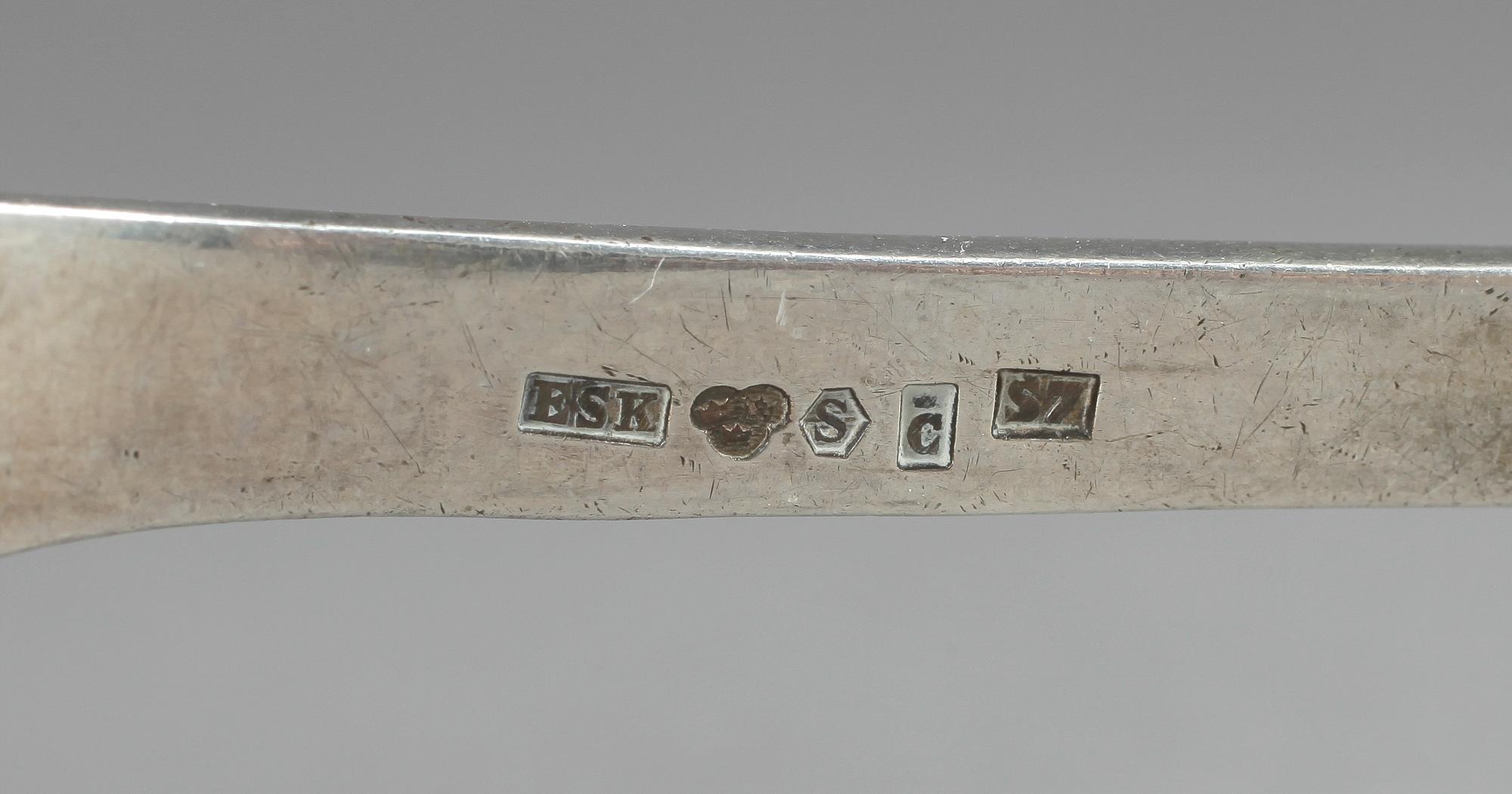 PARTI SILVERBESTICK, 6 delar, bl.a Erlandssons Silvervarufabriks, Kristianstad, 1927. Total vikt ca 355 gram.