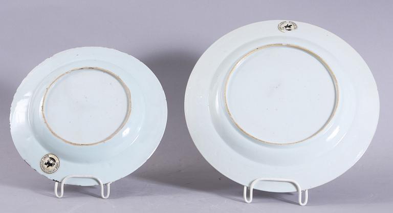 TALLRIK och FAT, porslin, Kina, Qianlong, 1700-tal.