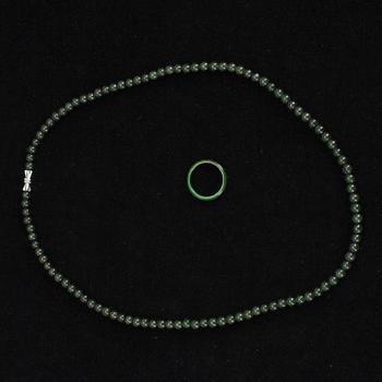 JADERING samt HALSBAND. Jade, Sertifikat.