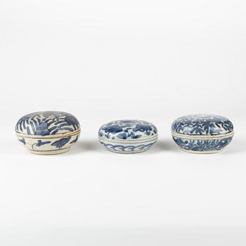 A group of three blue and white boxes with covers, Ming dynasty (1368-1644).