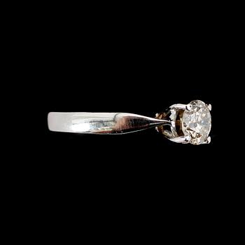 RING, 14 k vitguld, solitär briljantslipad diamant ca 0,90 ct.