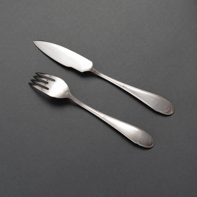 A set of WMF silverplated fish cutlery from the early 20th century of the Württembergische Metallwarenfabrik in Germany.