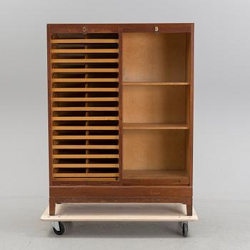 A mid 20th century oak cabinet.