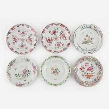 A group of six Chinese famille rose export porcelain plates, Qing dynasty, 18th century.