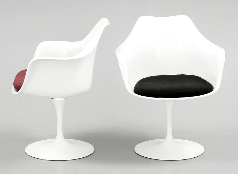 STOLAR, ett par "Tulip" Eero Saarinen, Knoll International, 1900-talets andra hälft.