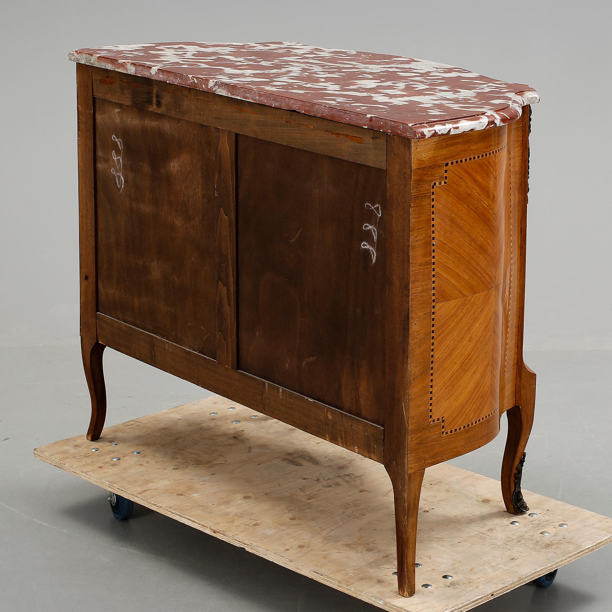 BYRÅ, Louis XV-stil, 1900-tal.
