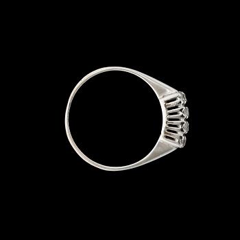 RING, 18k vitguld med 12 briljantslipade diamanter tot ca 0,36ct. Vikt ca 5,3g.
