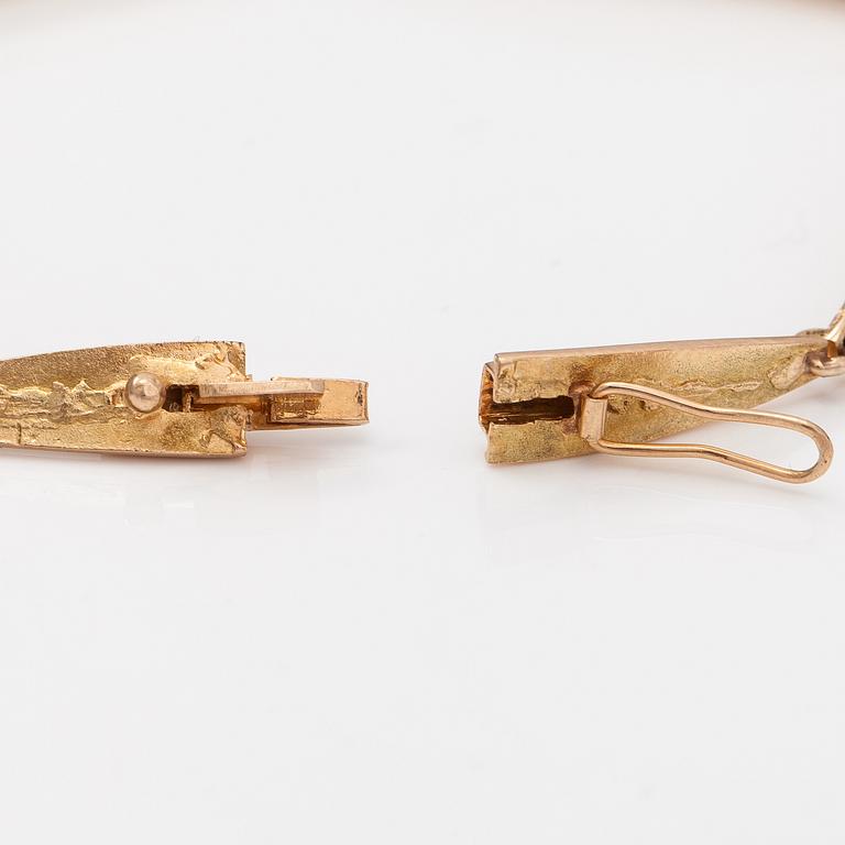 Björn Weckström, A 14K gold bracelet "Relief". Lapponia 1965.