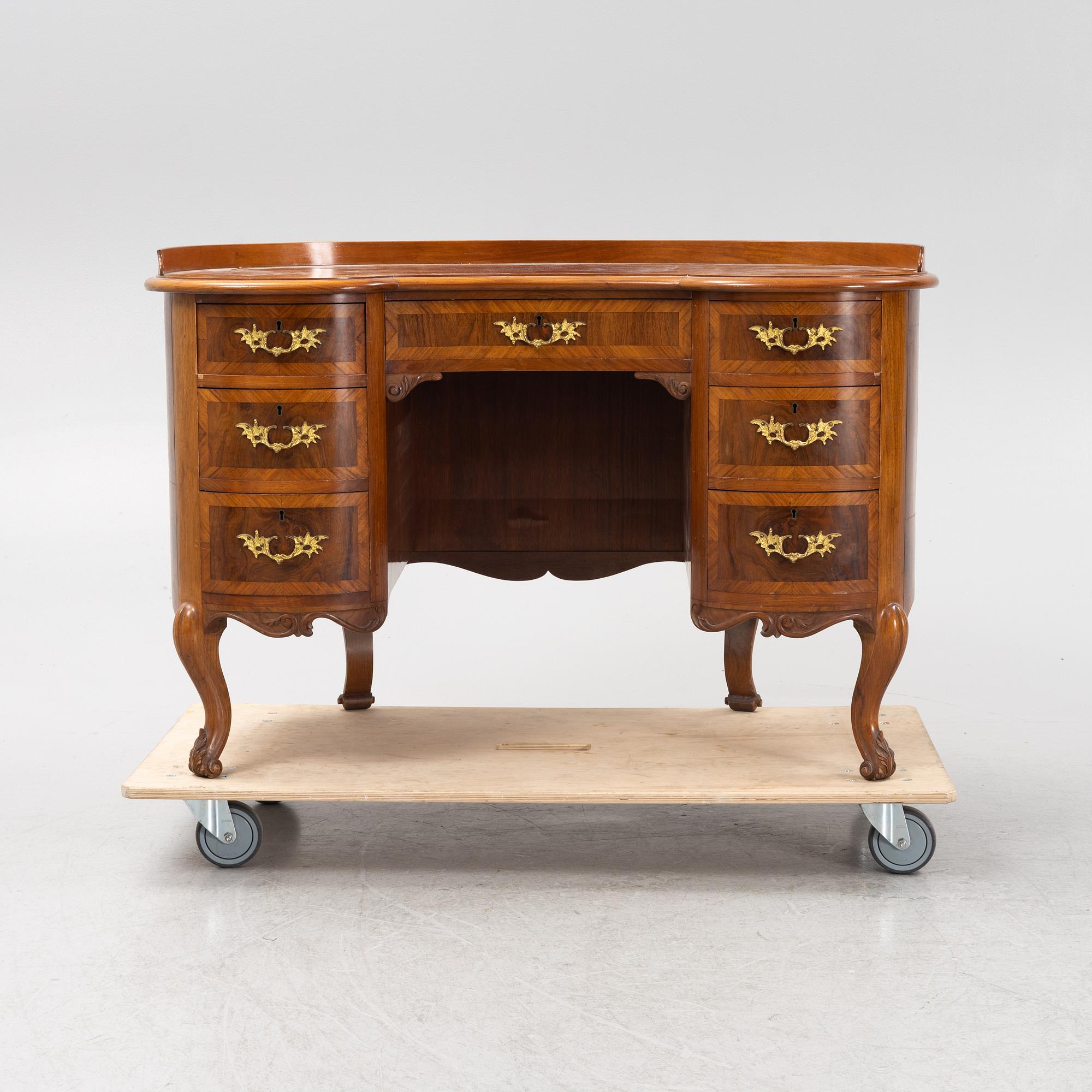 Skrivbord, rokokostil, 1900-talets första hälft.