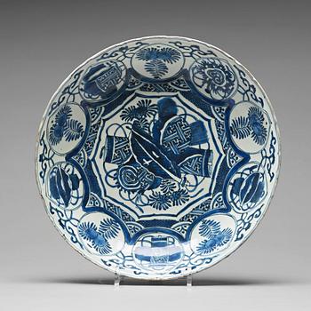 881. A blue and white kraak dish, Ming dynasty, Wanli (1572-1620).