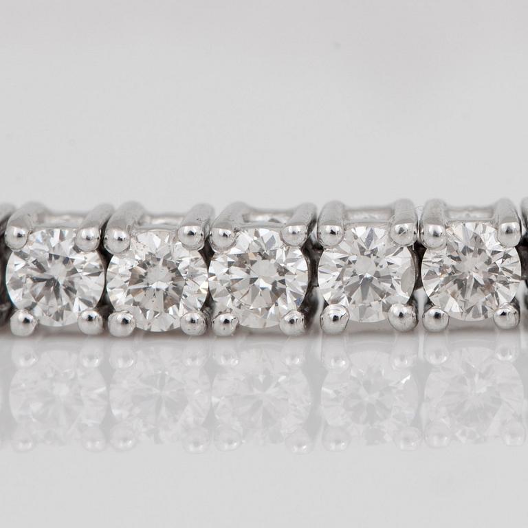 A brilliant-cut diamond bracelet. Total gem-weight 3.01 cts, accordning to engraving.