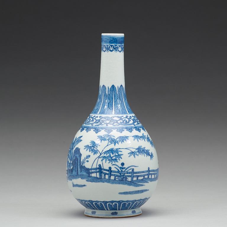 A blue and white bottle vase, Qing dynasty, Guangxu mark and period (1874-1908).