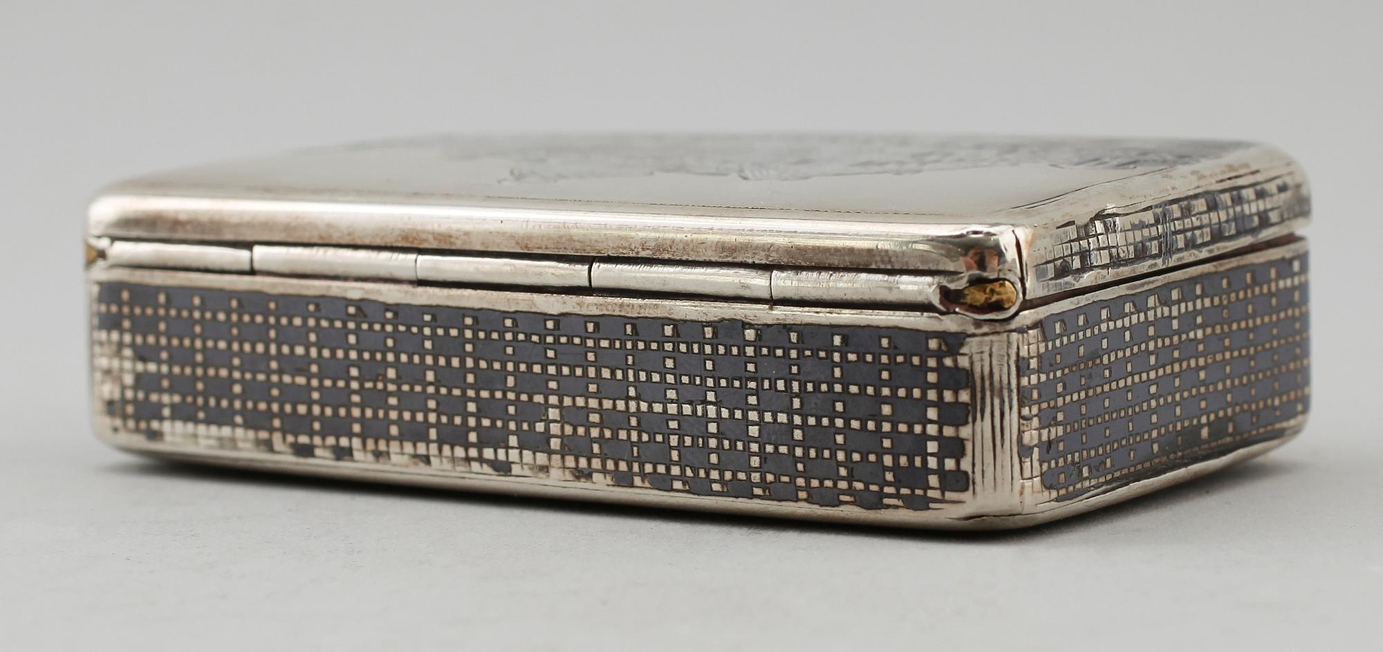 DOSA, silver, nielloarbete, Ryssland 1878. Vikt ca 106 gram.