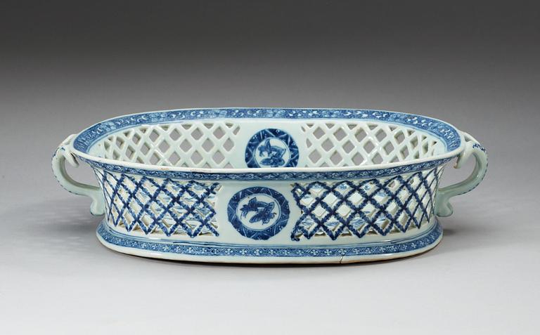 A blue and white chestnut basket, Qing dynasty, Qianlong (1736-95).