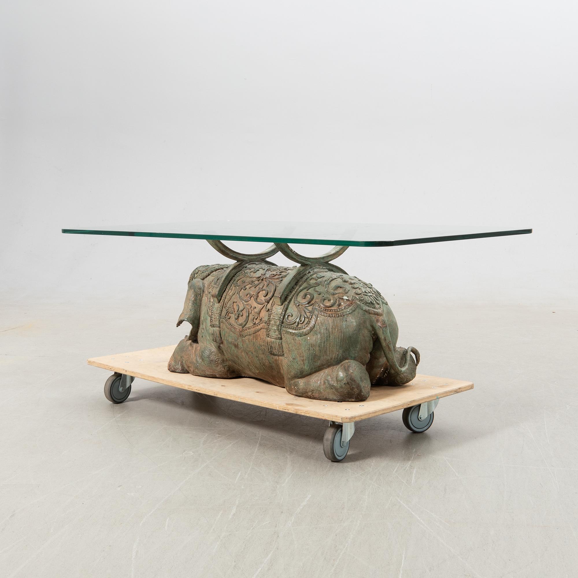 Coffee table, second half of the 20th century.