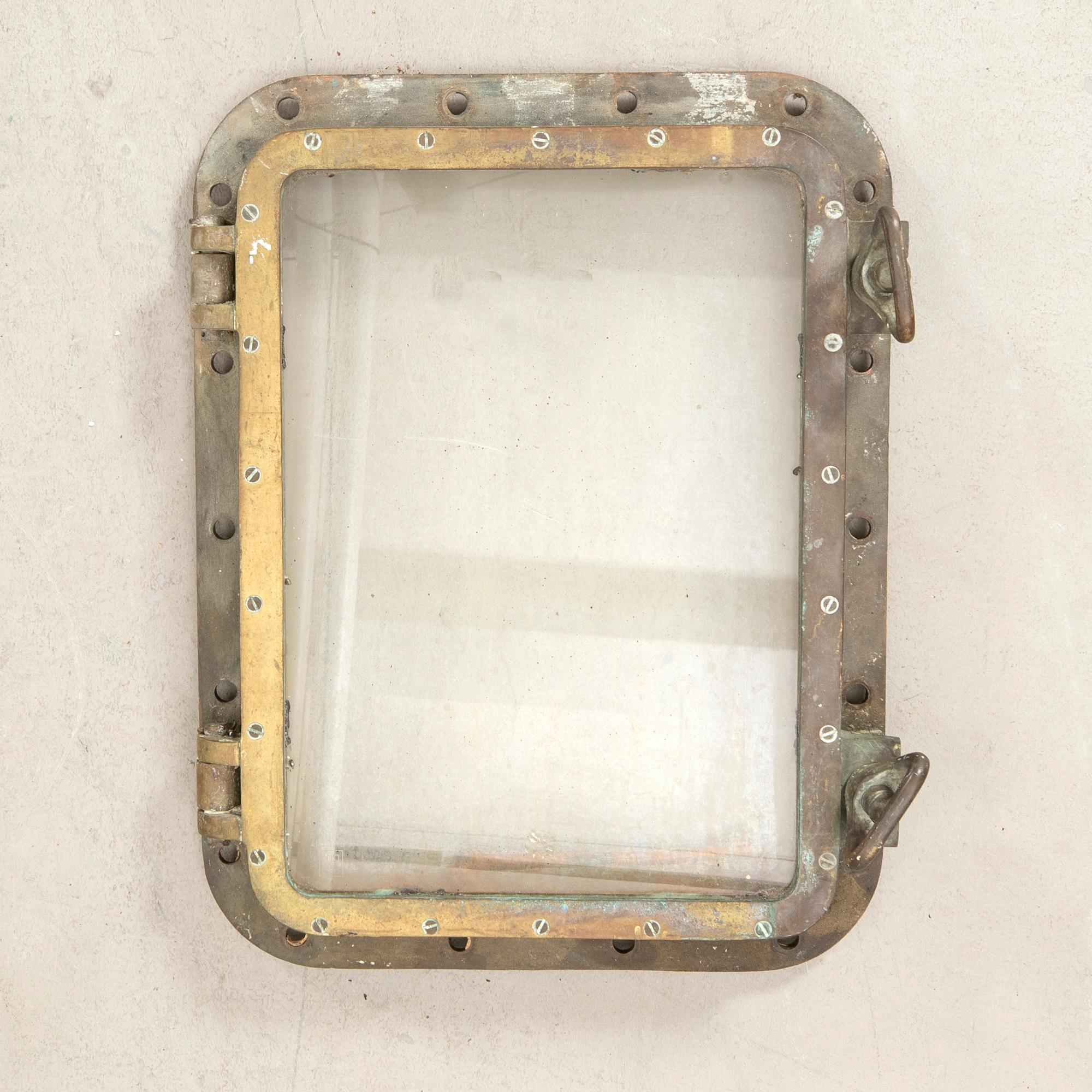 Ventil / fartygsfönster, 1900-talets första hälft.