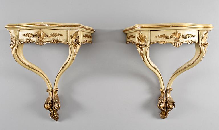 KONSOLBORD, ett par, rokokostil, 1900-talets början.