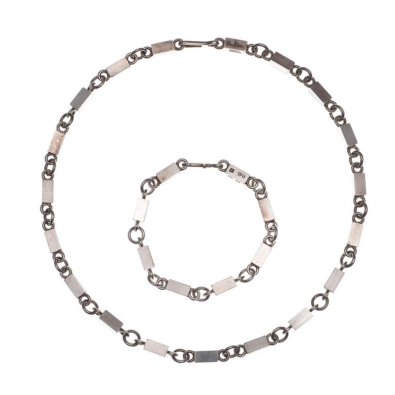 A Wiwen Nilsson sterling necklace and bracelet, Lund 1973-74.