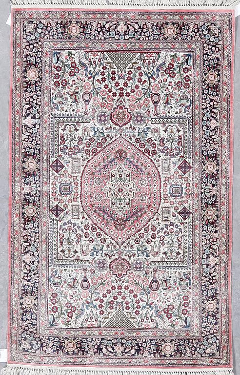 MATTA, orientalisk, silk, ca 122x77 cm.