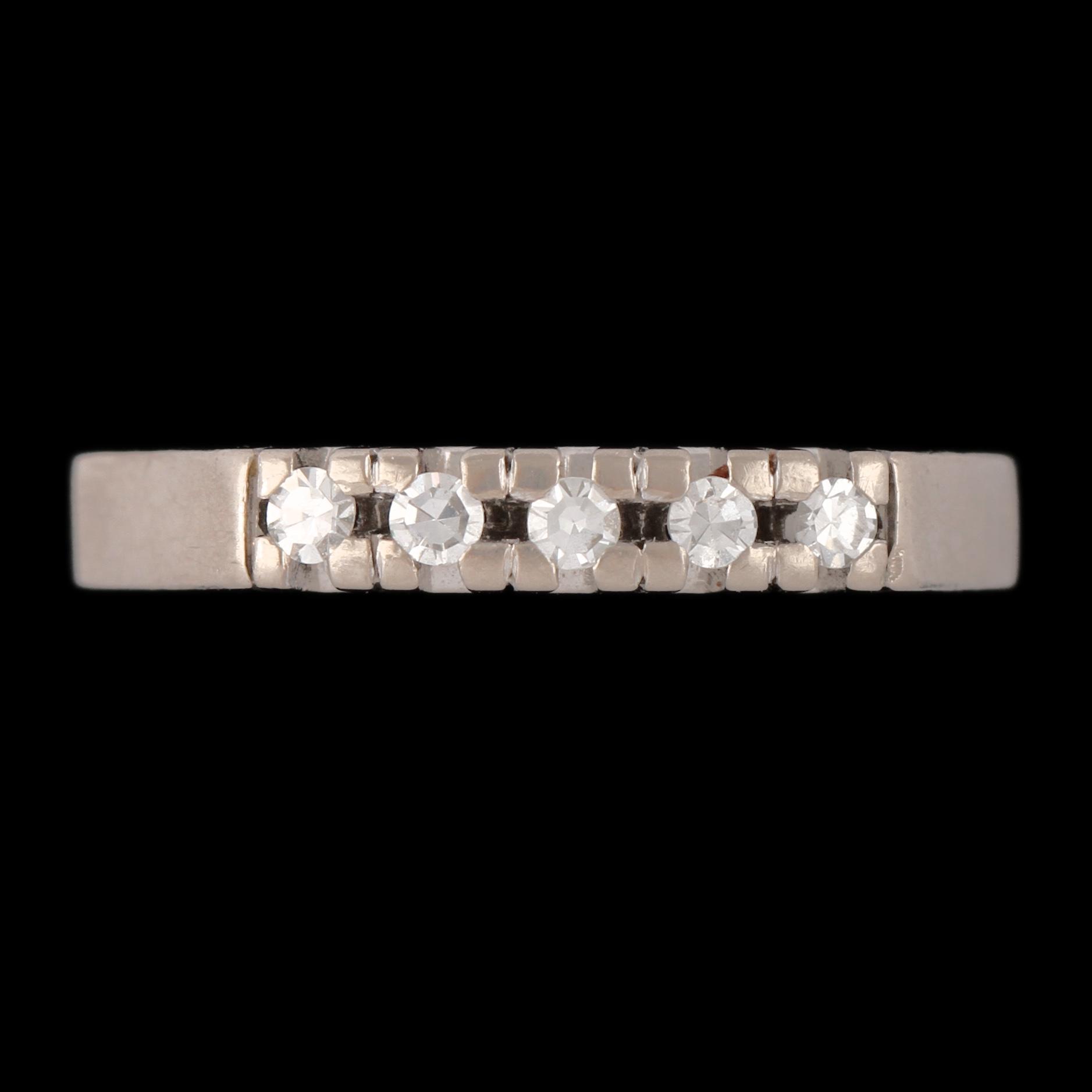 RING, 18k vitguld med 5 åttkantslipade diamanter, Gustav Dahlgren & Co, Malmö, 1971. Vikt 4 g.