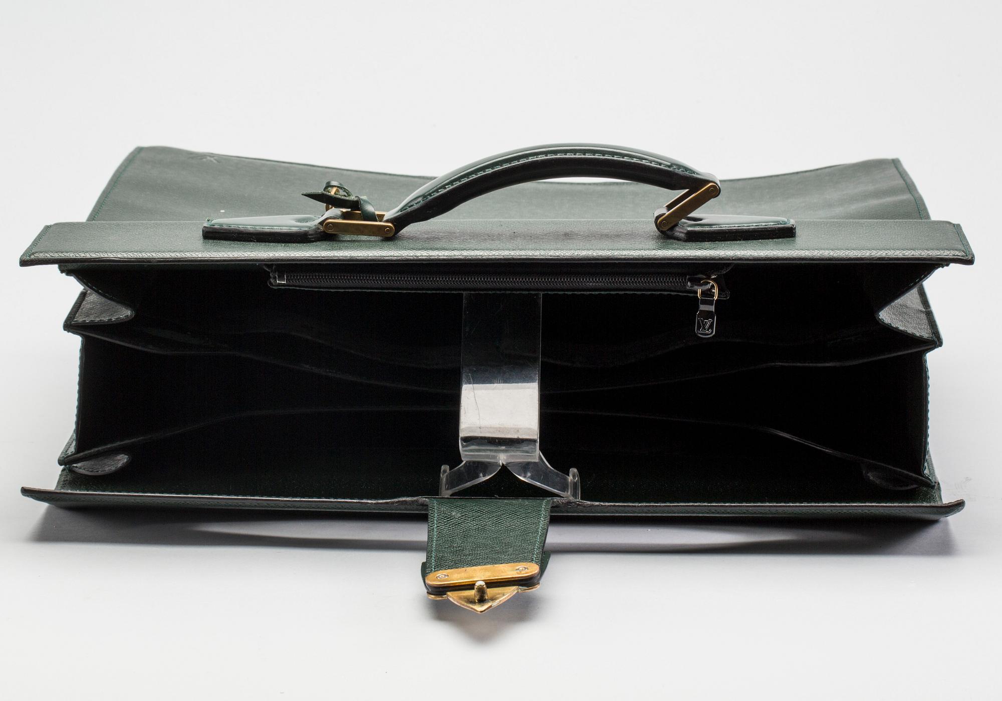 PORTFÖLJ, Louis Vuitton.