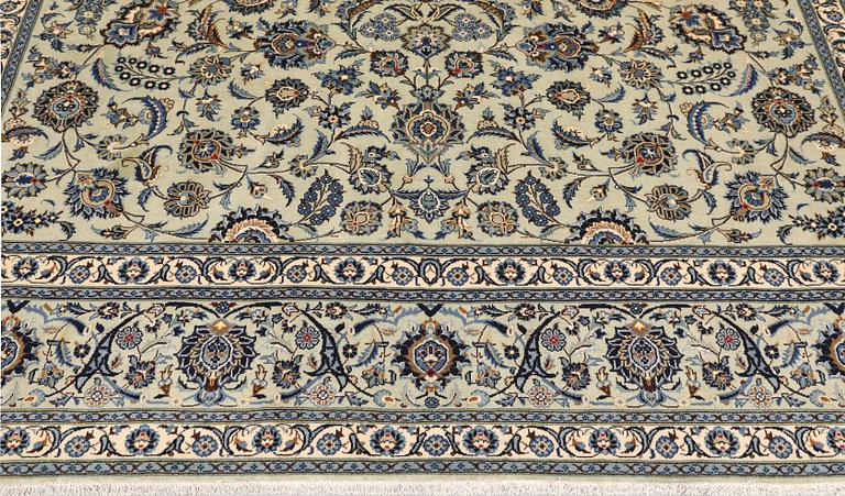 A Keshan carpet, approx. 398 x 301 cm.