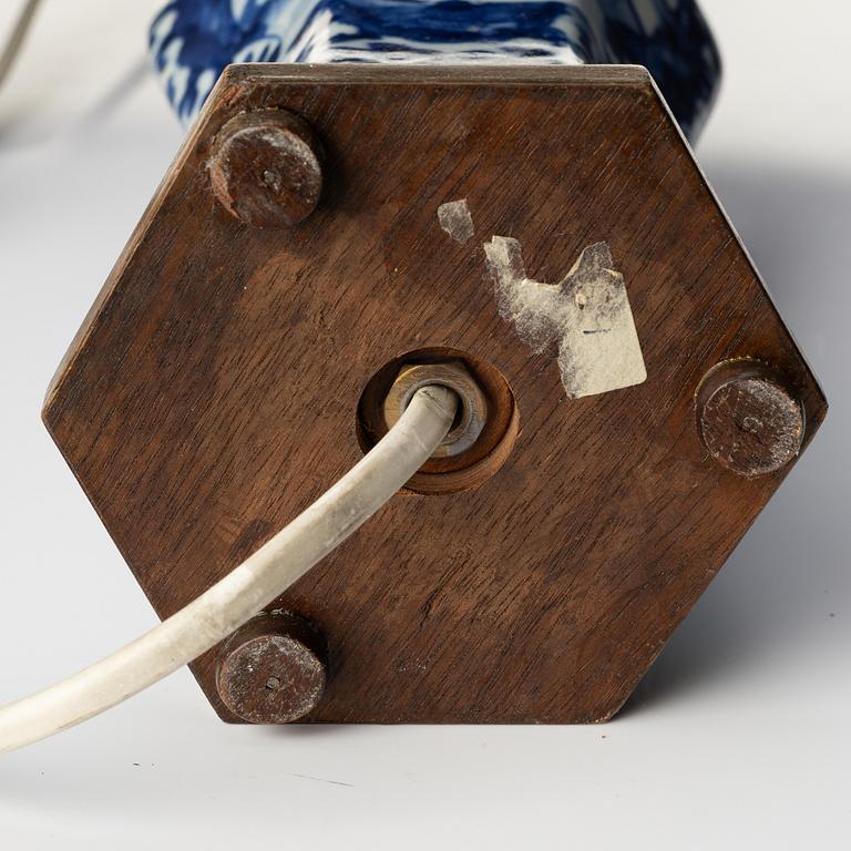A pair of blue and white vases made in to table lamps, late Qing dynasty/circa 1900.