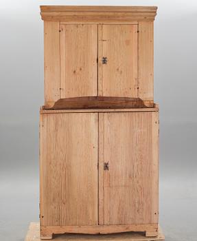 HÖRNSKÅP, 1800-tal.