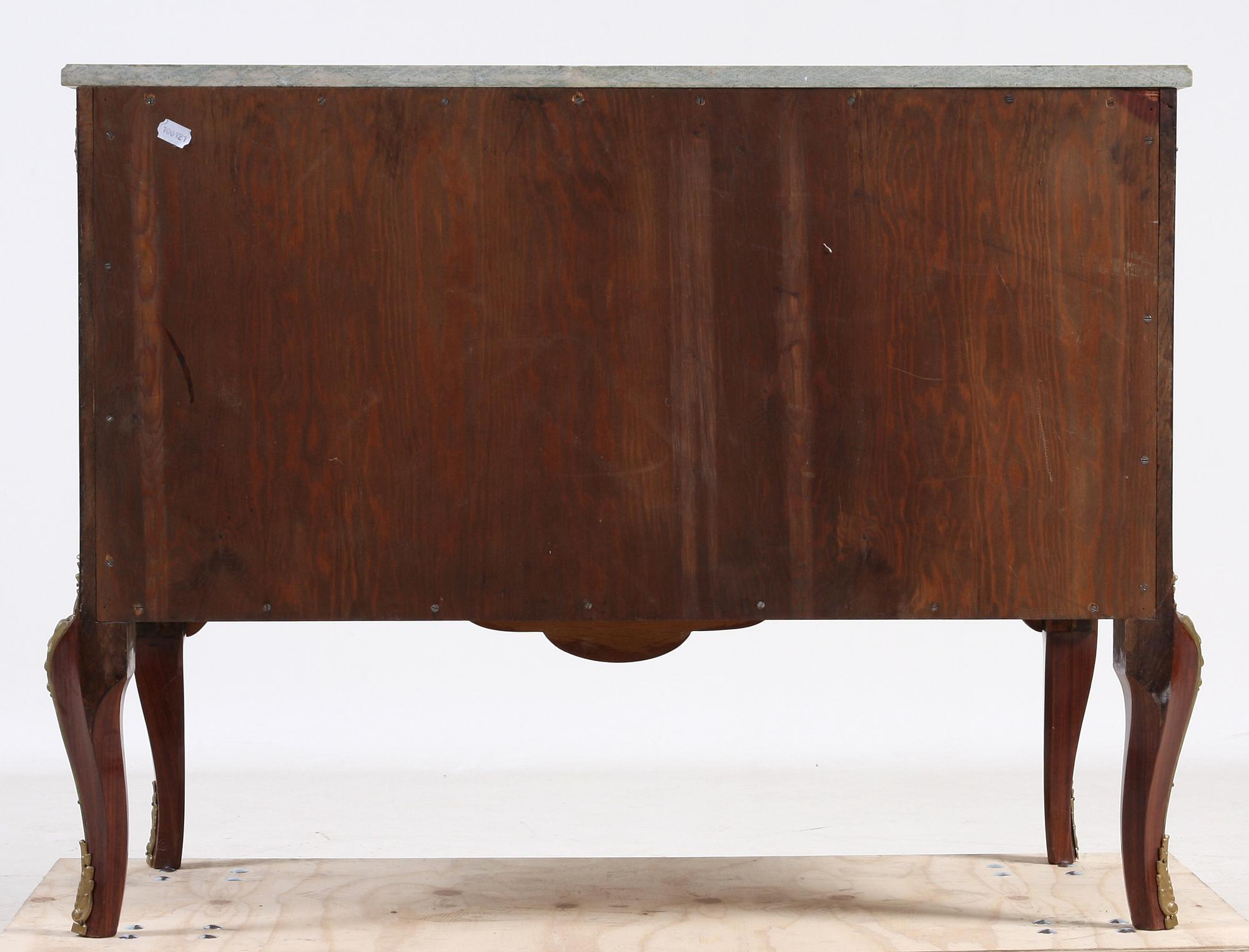 BYRÅ, gustaviansk stil, 1900-tal.