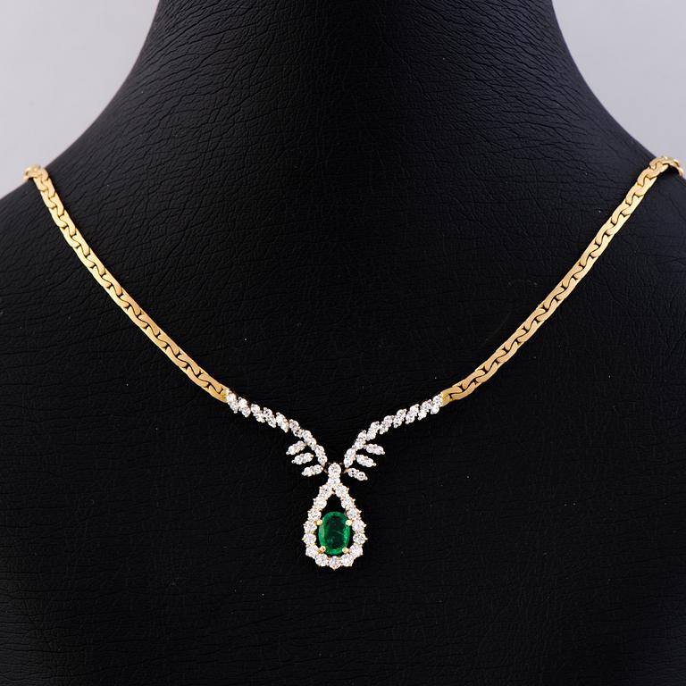 A NECKLACE, EARRINGS and RING, facetted emeralds, brilliant cut diamonds, 18K gold. Tillander 1984.