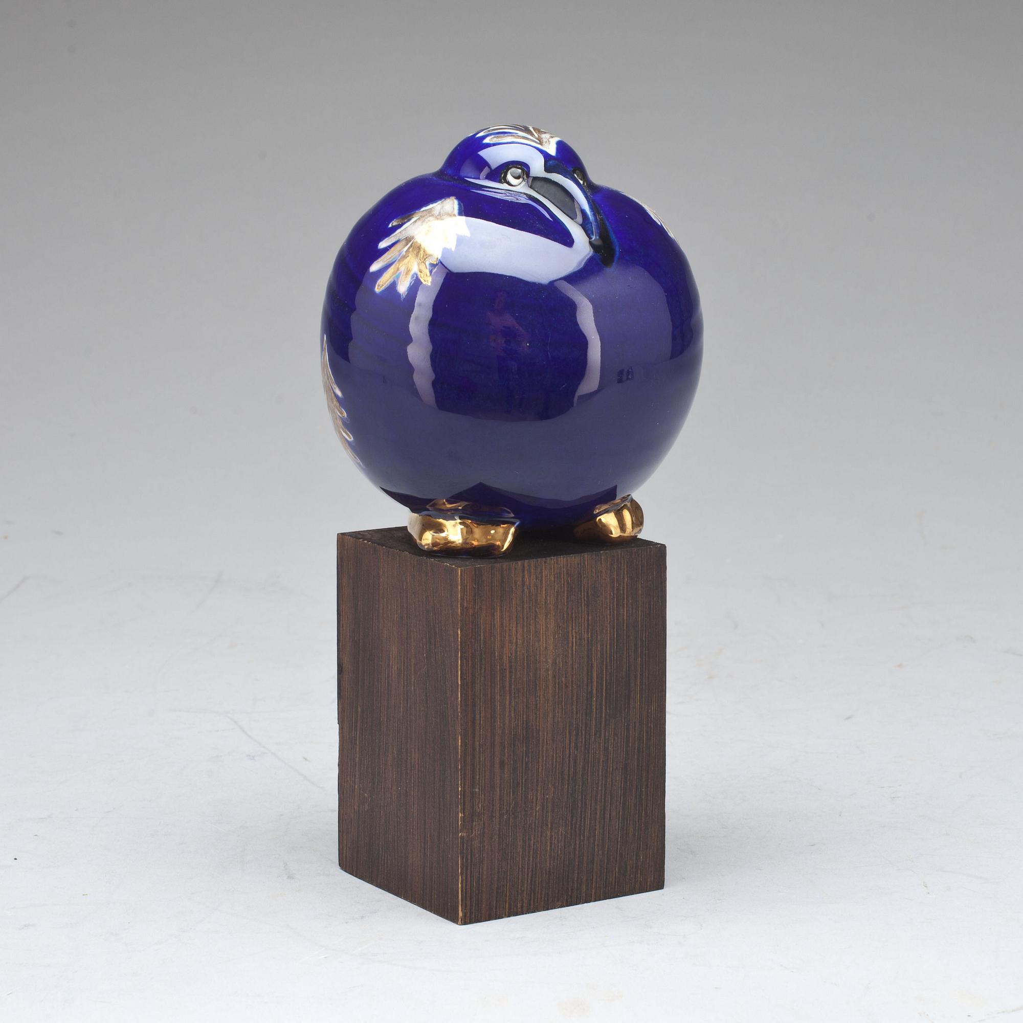 FIGURIN, stengods. Signerad Lisa Larson, Gustavsberg, 1900-talets andra hälft.