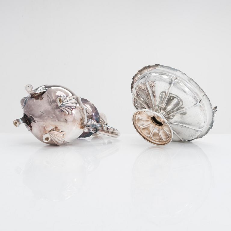 A silver coffee pot and bread basket, Kultakeskus, Hämeenlinna 1947 and 1934.