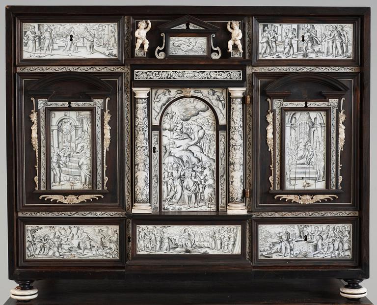 An Italien Baroque-style 19th century cabinet on stand.