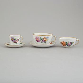 21-piece porcelain service, 'Sachsisk blomst', Royal Copenhagen, Denmark, secondhalf of the 20th century.