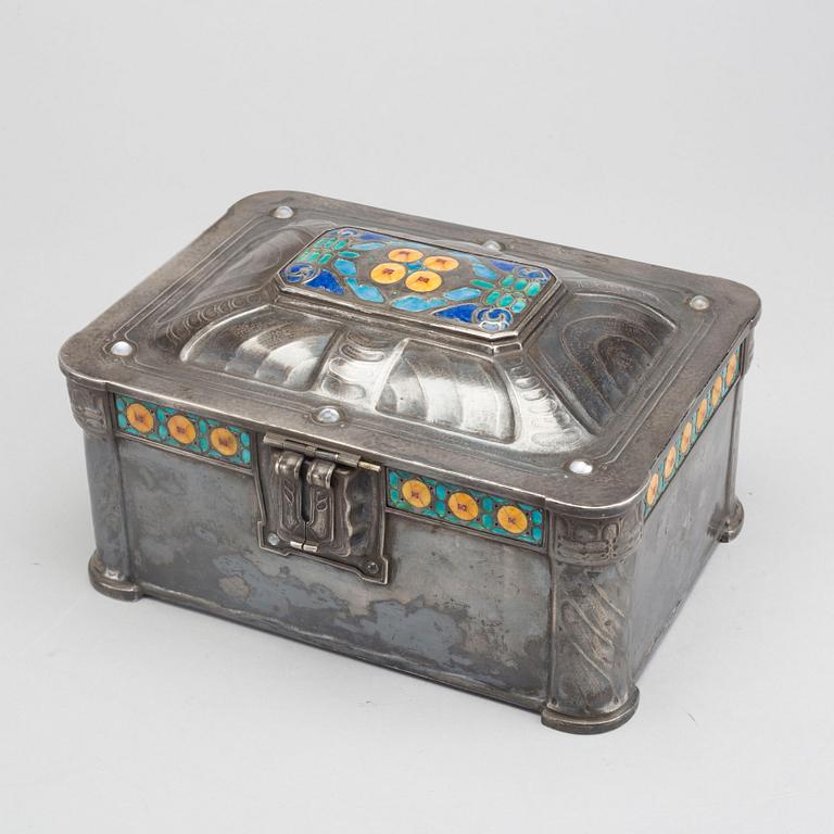 Hugo Lundstedt, a silver and enamel Art Nouveau jewelry casket, Gothenburg 1911.