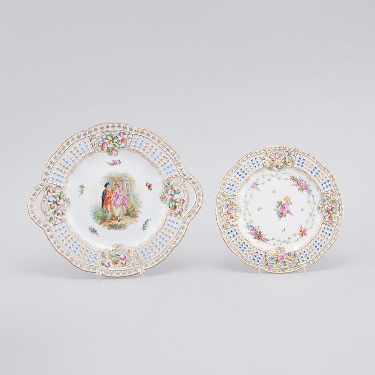 16 similar pieces of porcelain table ware, by Sächsische Porzellan-Manufaktur Dresden, 20th cenutry.