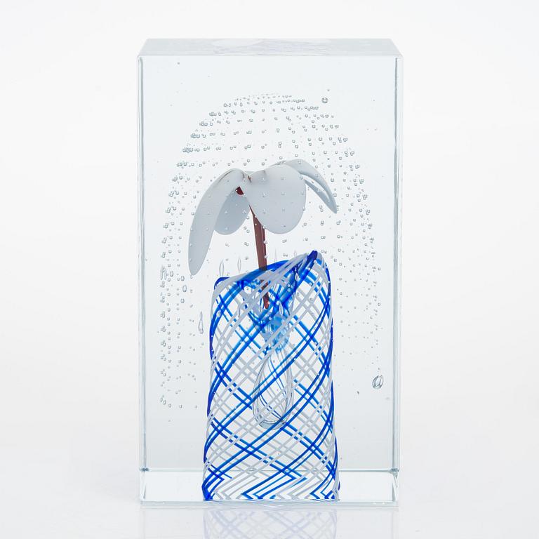 Oiva Toikka, a Jubilee cube, signed Oiva Toikka Nuutajärvi 50/50.