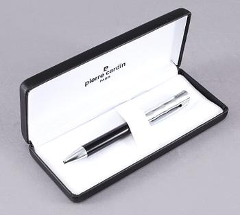 BLÄCKPENNA, Pierre Cardin.