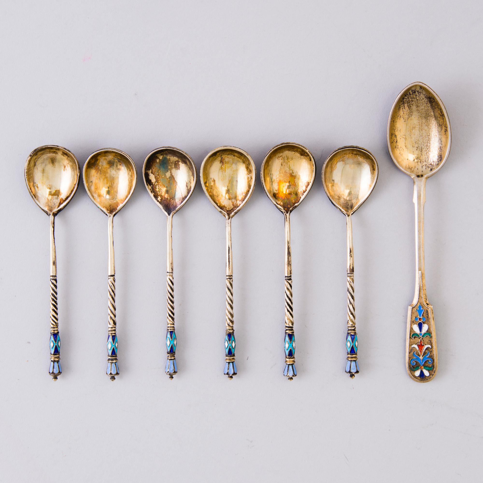 KAFFESKEDAR 6+1, emalj och silver, Ryssland ca 1900.