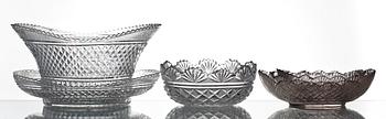 SKÅLAR 2 st OCH 3 UPPLÄGGNINGSFAT, glas, 1800-tal.
