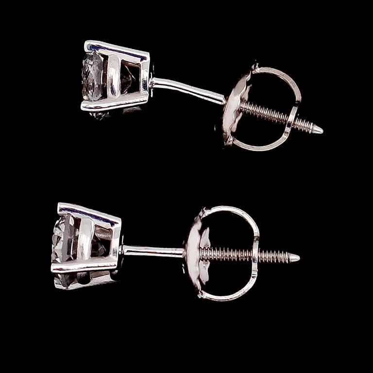 ÖRHÄNGEN, 1 par, 14 k vitguld, briljantslipade diamanter tot 0.63 ct.
