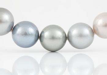 A cultured Tahiti pearl necklace. Ø 15.1 - 17.1 mm.