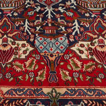 A Kashmar rug, ca 395 x 295 cm.