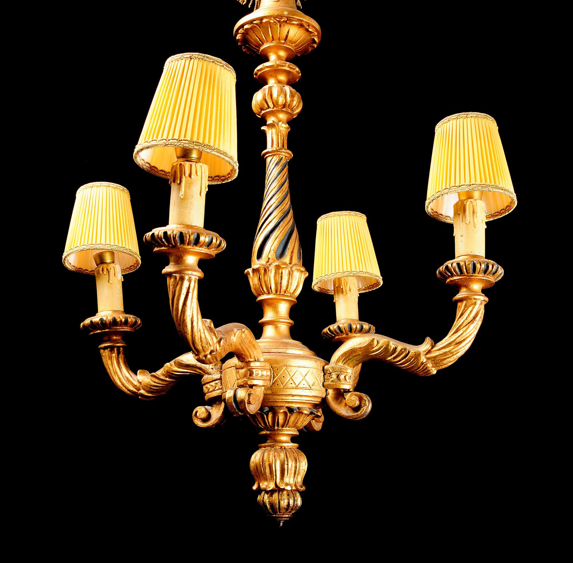 TAKLAMPA, skuret trä, Italien, 1900-tal. H ca 70.